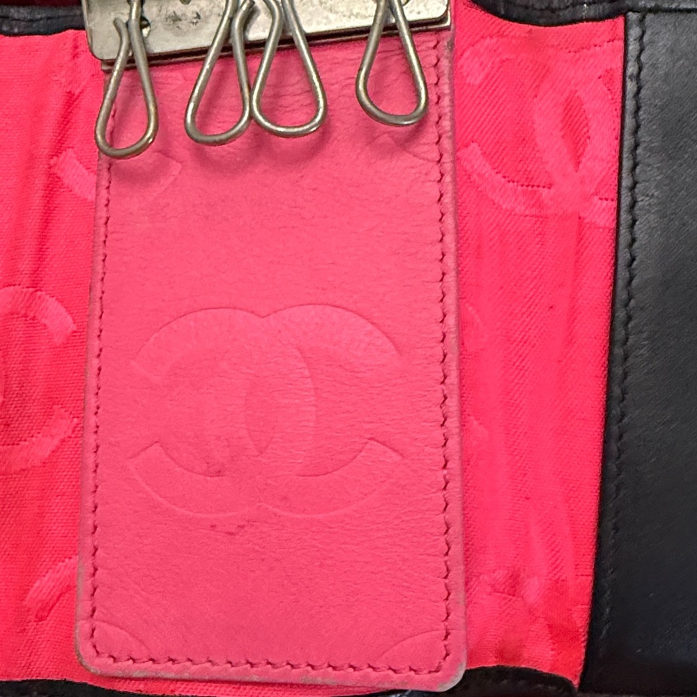 CHANEL Key Holder - Picture 5 of 11